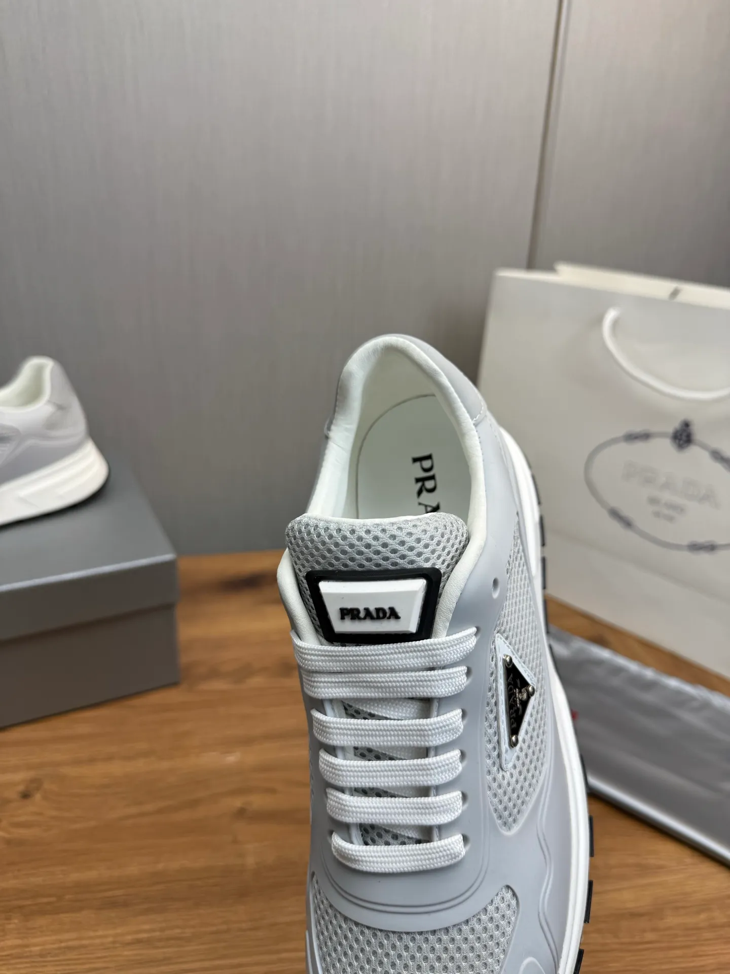 Men's shoes 💰580💰 [PRADA] Autumn and winter hot men's shoes shipped 👏Official website synchronized ⬆️Original fly-woven cowhide fabric + cowhide lining, 1⃣️:1⃣️reproduction, original sole, 38-45 (45. Customized, non-refundable)